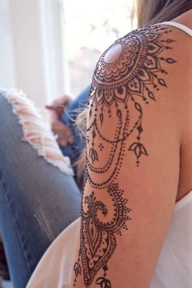 henna tattoo design on shoulder