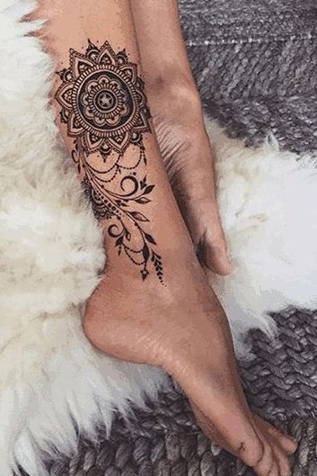 henna tattoo on leg