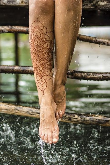 henna tattoo on leg